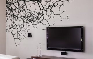 Cómo poner un vinilo decorativo en la pared